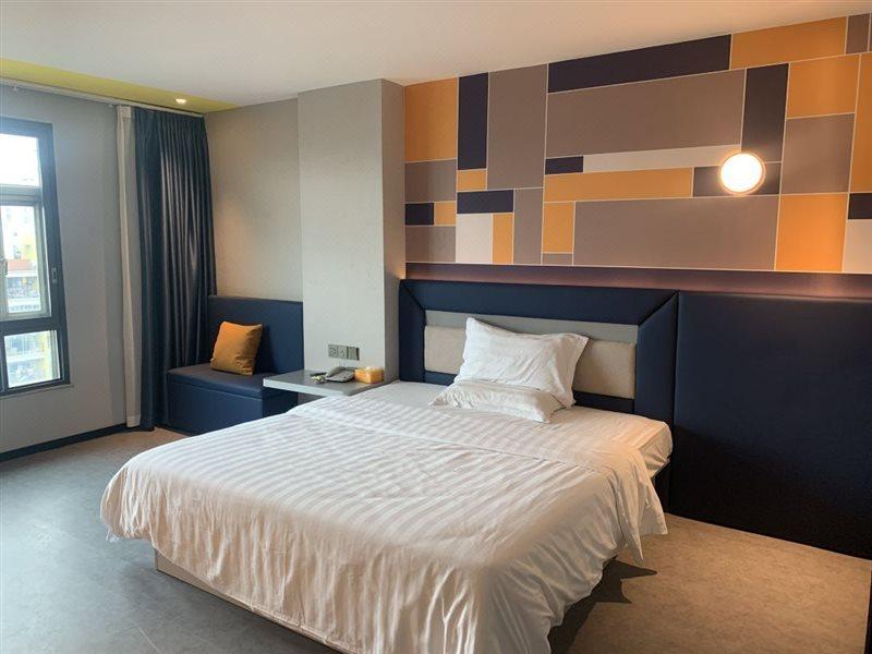 7 Days Inn Yangjiang Xinyue International Studio Екстер'єр фото