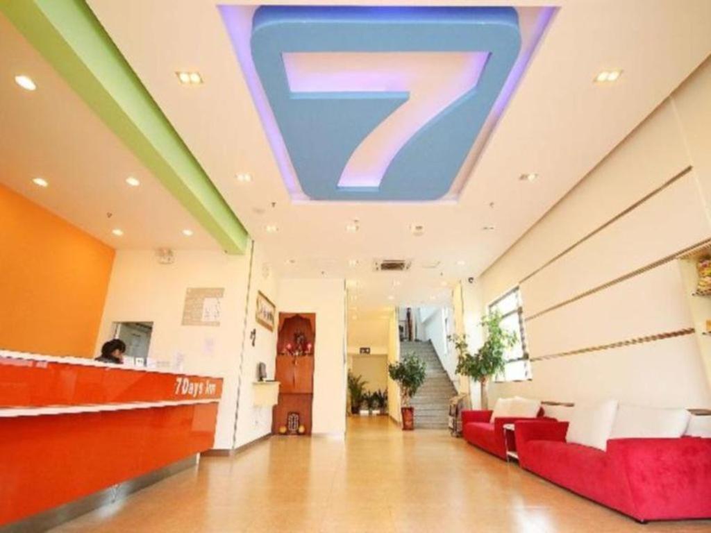 7 Days Inn Yangjiang Xinyue International Studio Екстер'єр фото