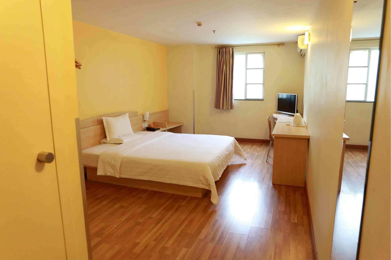 7 Days Inn Yangjiang Xinyue International Studio Екстер'єр фото