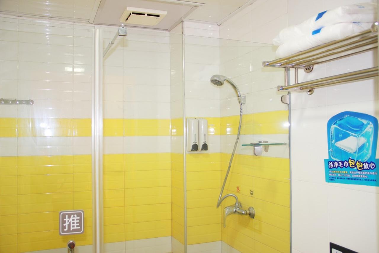 7 Days Inn Yangjiang Xinyue International Studio Екстер'єр фото
