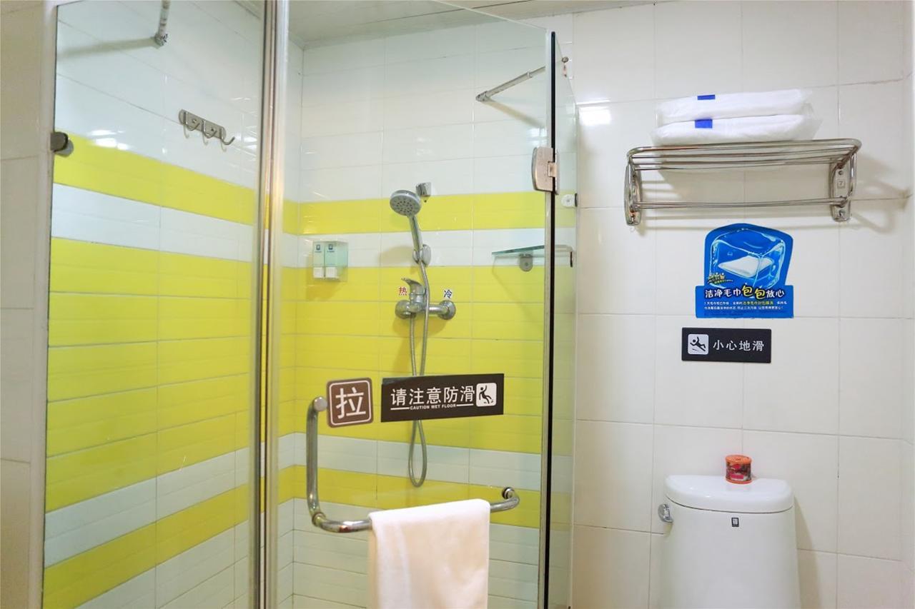 7 Days Inn Yangjiang Xinyue International Studio Екстер'єр фото