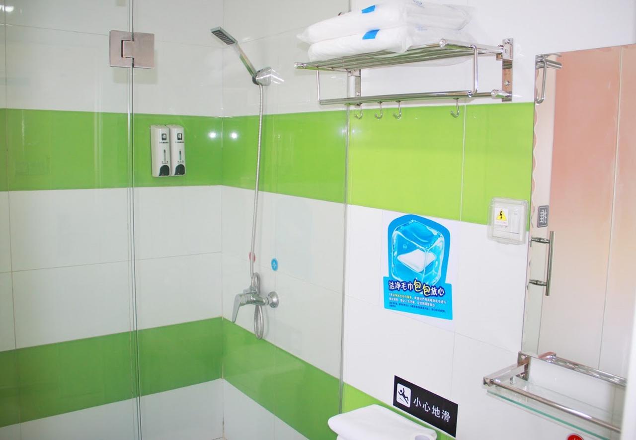 7 Days Inn Yangjiang Xinyue International Studio Екстер'єр фото