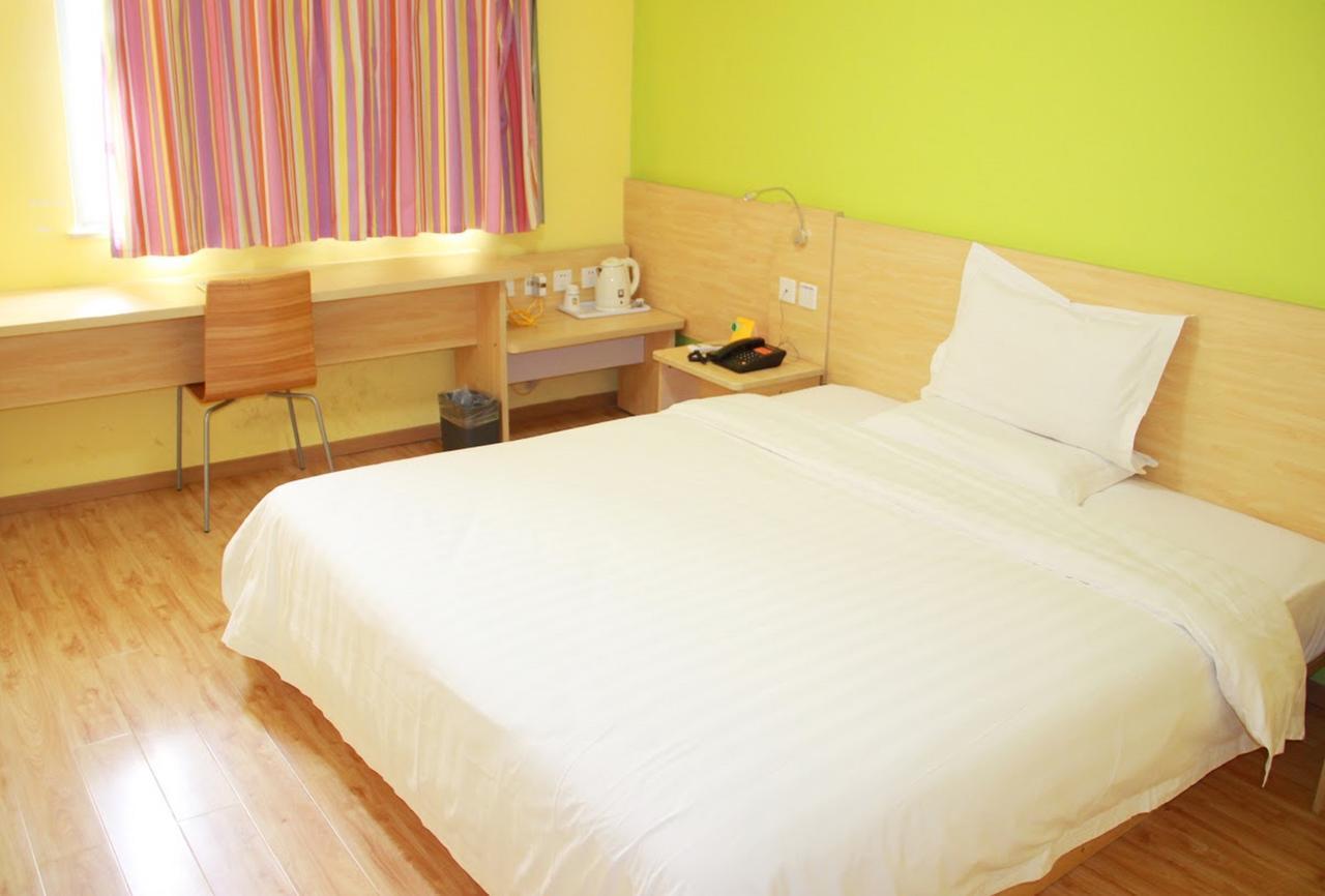 7 Days Inn Yangjiang Xinyue International Studio Екстер'єр фото