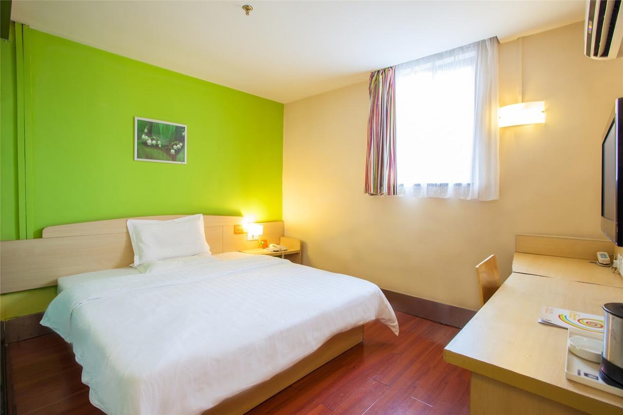 7 Days Inn Yangjiang Xinyue International Studio Екстер'єр фото