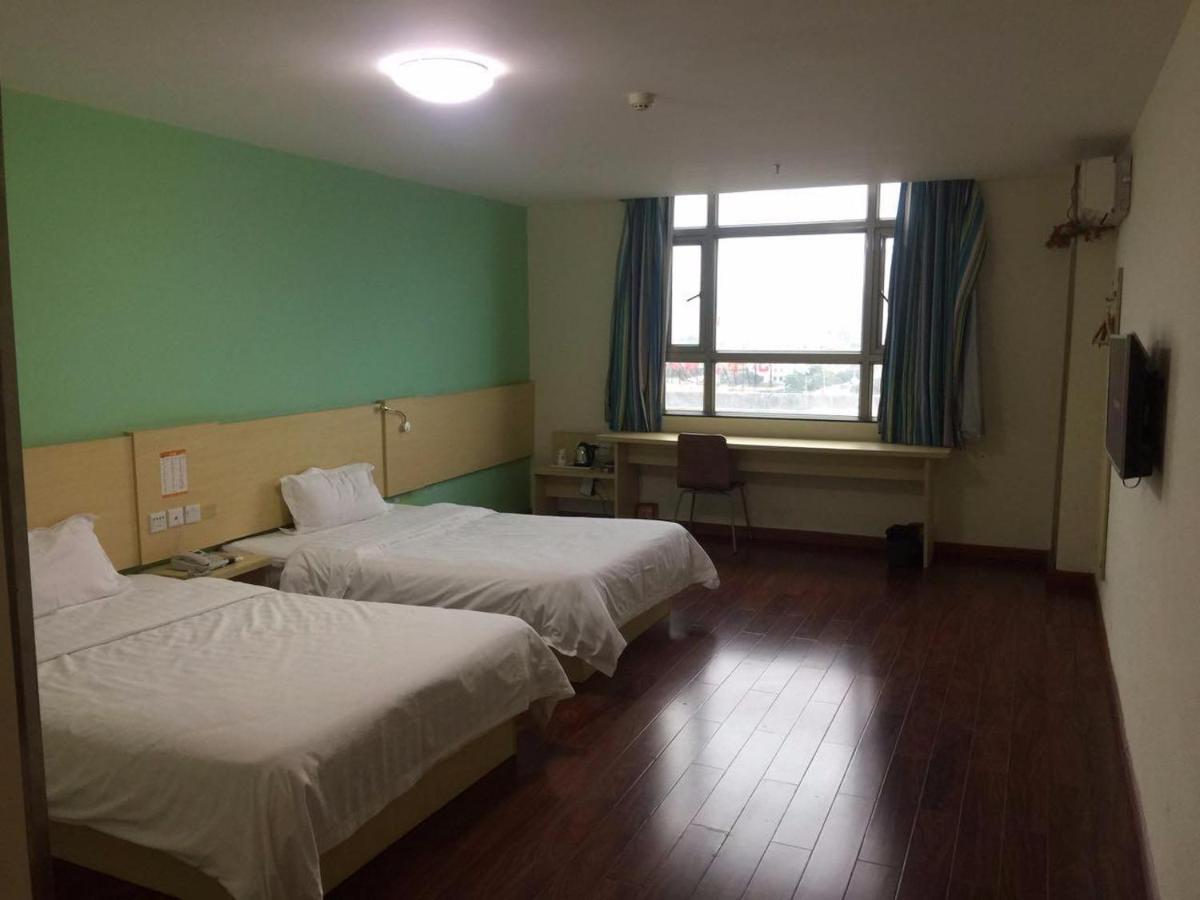 7 Days Inn Yangjiang Xinyue International Studio Екстер'єр фото